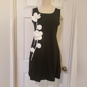 Elegant Black Dress with White Floral Accents Size Large